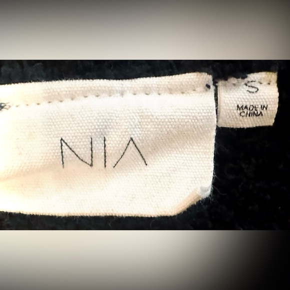 NIA THE BRAND || Notched Hooded Sweater in Black - SZ Small - Picture 6 of 8